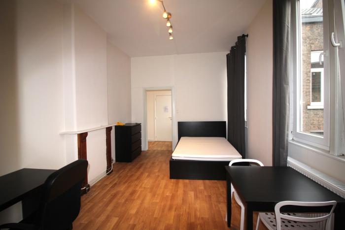 单人间 30 m² 在 Liege Botanique / rue Saint-Gilles / Jonfosse