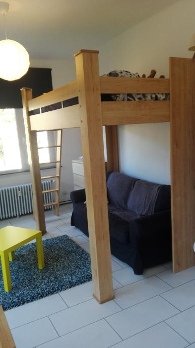 le lit mezzanine et le canapé