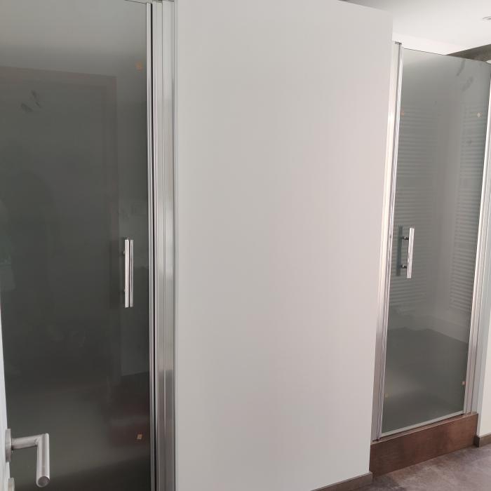 Salle de "2" douches séparées