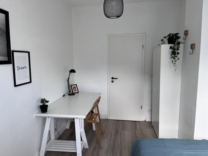 Chambre vue sur le bureau