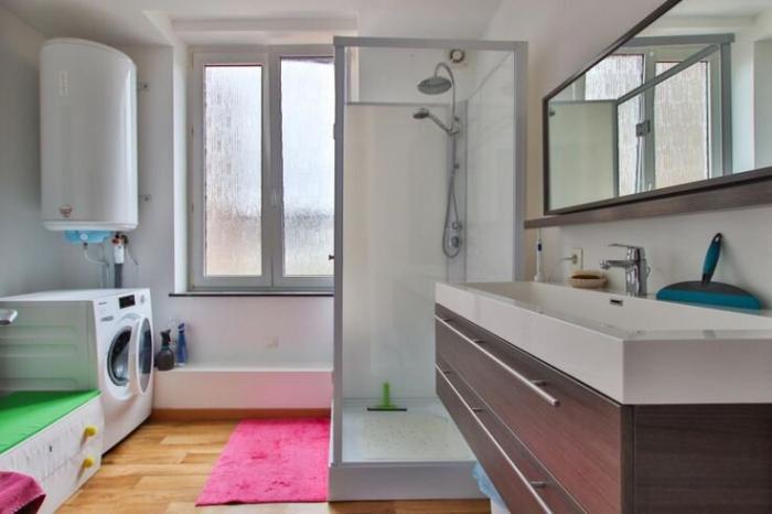 Salle de bain partagée