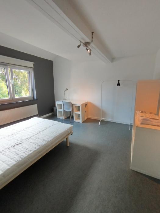 Room in owner's house 14 m² in Liege Botanique / rue Saint-Gilles / Jonfosse