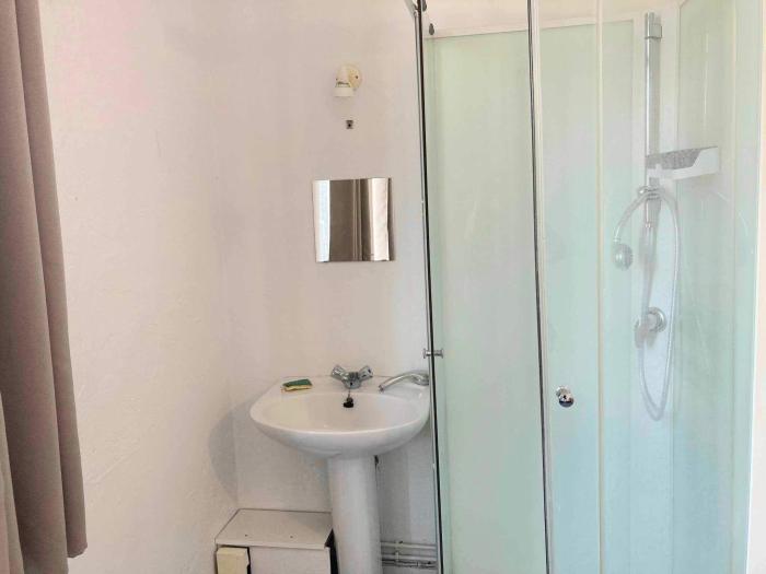 douche et lavabo