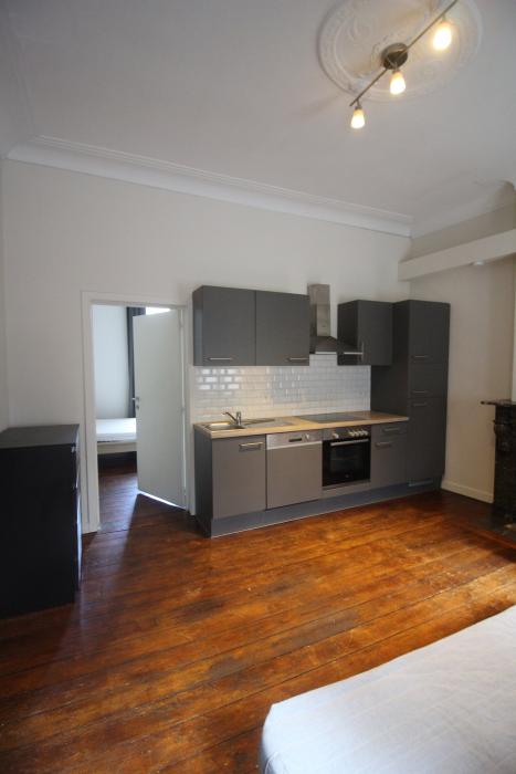 公寓 35 m² 在 Liege Botanique / rue Saint-Gilles / Jonfosse