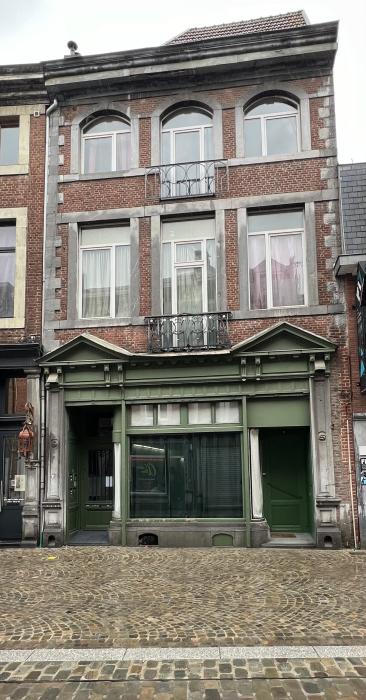 Façade de la maison à rue