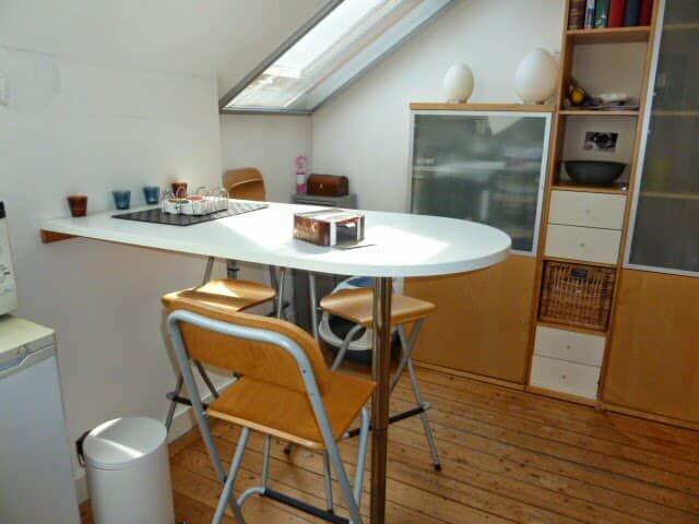 Coin repas table haute et 4 ch