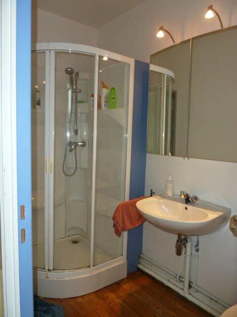 Salle de douche remplacée par