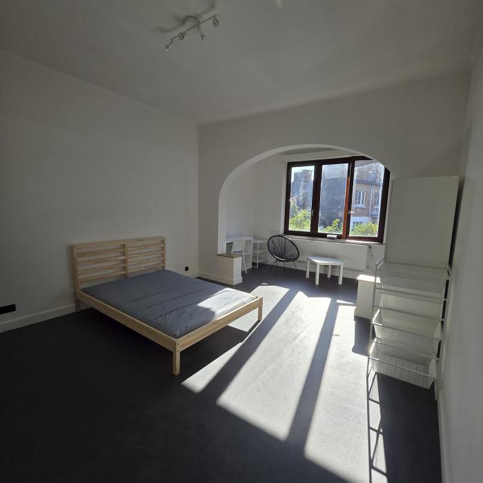 Chambre 25 m2 côté cour jardin