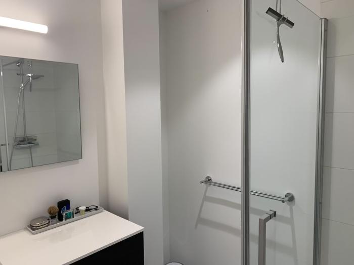 Salle de douche commune