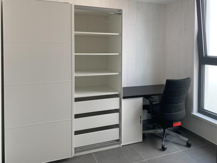 Chambre N°1 bureau-penderie