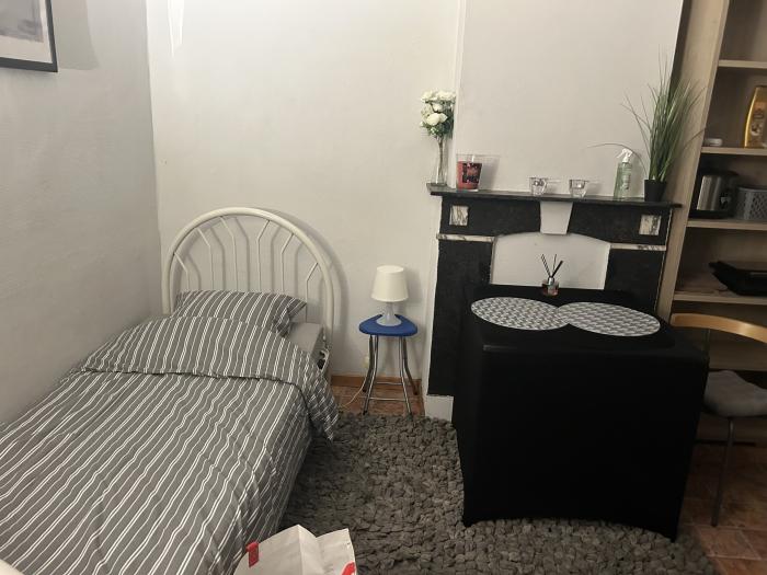 合租房 12 m² 在 Liege Saint-Laurent / Sainte-Marguerite