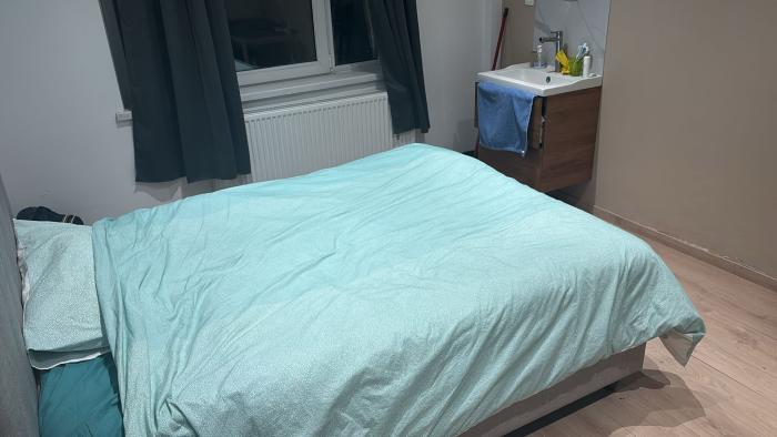 Chambre de 17 m2 avec lavabo privé