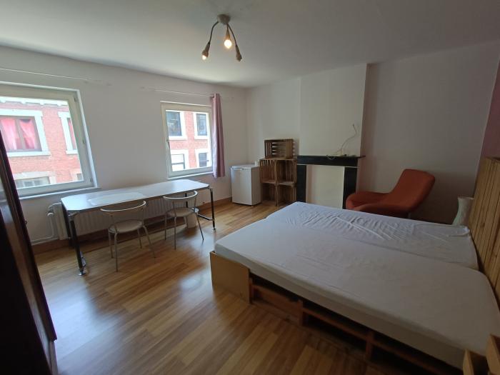 Room in owner's house 35 m² in Liege Botanique / rue Saint-Gilles / Jonfosse