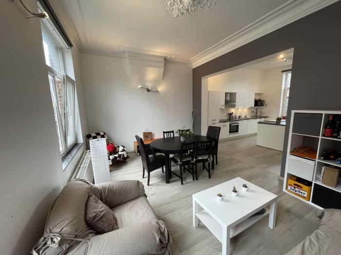 Salle à manger et cuisine