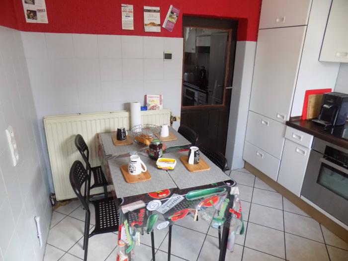 table cuisine avec 4 chaises