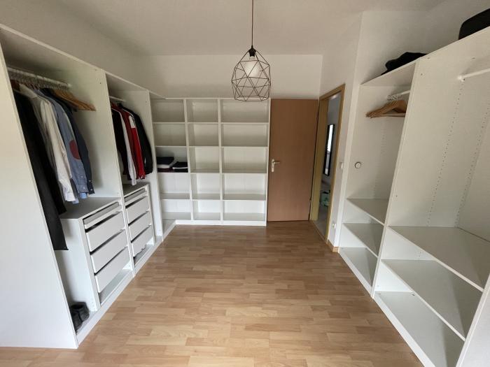 Chambre 2 - Dressing