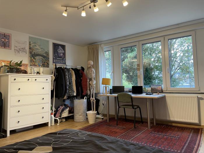 Chambre vue du lit
