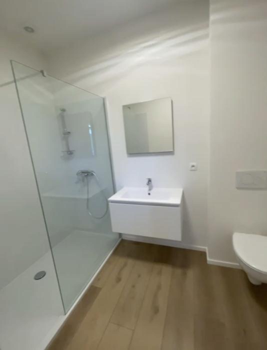 Salle de douche commune