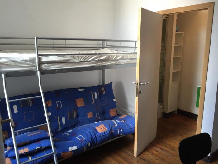 Kot 2ème étage à 300€ + charge