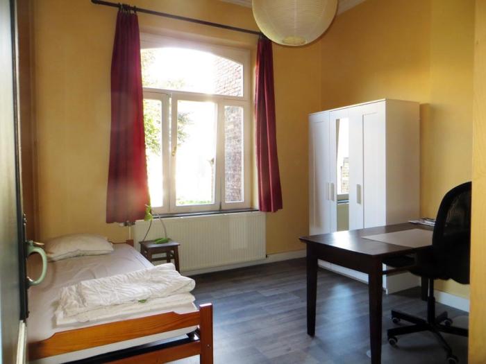 Chambre arrière côté jardin