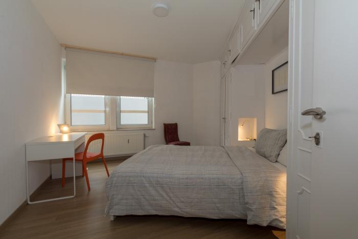 chambre grand lit 2 personnes