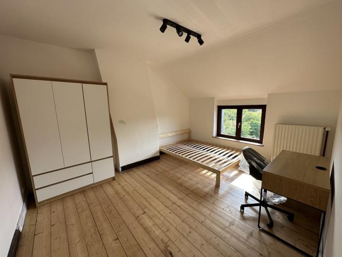 Chambre meublée