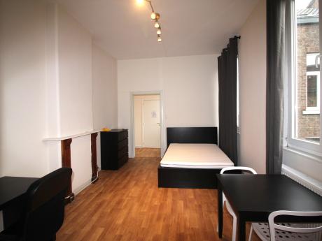 单人间 30 m² 在 Liege Botanique / rue Saint-Gilles / Jonfosse