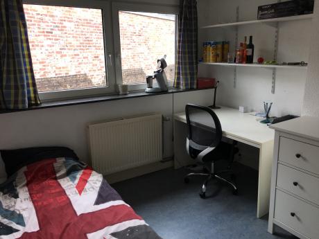 共享租房 12 m² 在 Liege Botanique / rue Saint-Gilles / Jonfosse