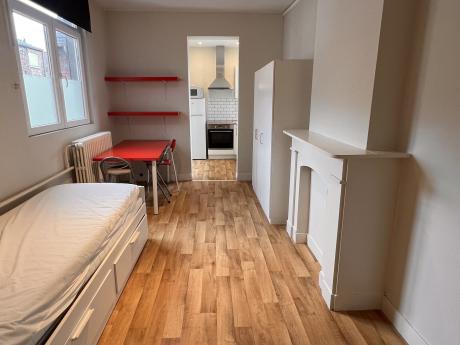 单人间 25 m² 在 Liege Botanique / rue Saint-Gilles / Jonfosse