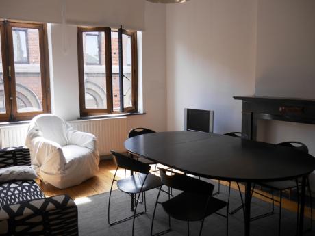 公寓 120 m² 在 Liege Outremeuse