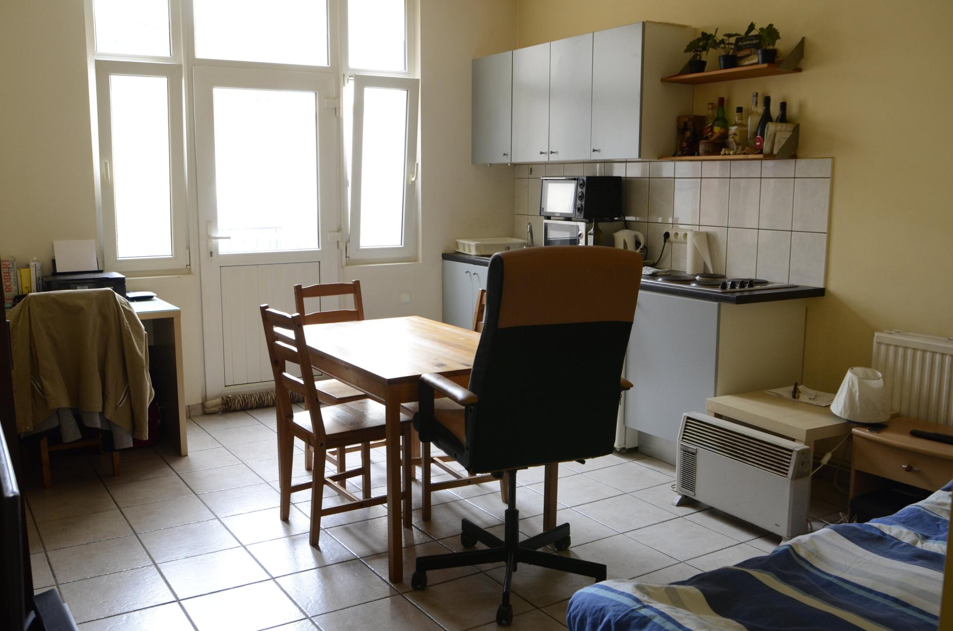 Studio 40 m² Rue Maghin à 2